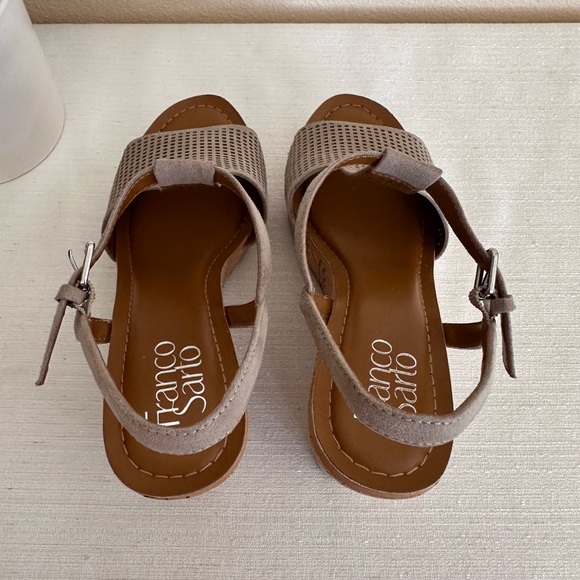 Franco Sarto Clinton2 Taupe Perforated Microsuede Cork Wedge Sandals 7.5M - Picture 8 of 11